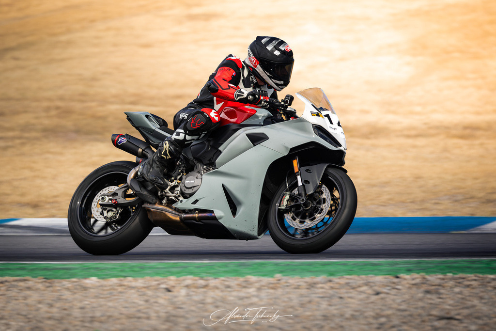 Ducati Trackday Hockenheimring 2026 | Entdecken Sie die faszinierende Welt von Alexander Tschuncky Arts: Kreative Fotografie, atemberaubende Automobilkunst und hochwertiger Bilderdruck. Lassen Sie sich inspirieren! - Realisiert mit Pictrs.com