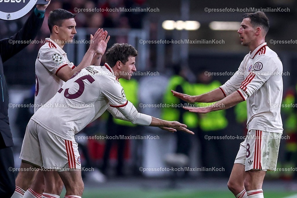 UCL11032502497 | 11.03.2025, Fußball, UEFA Champions League, Bayer 04 Leverkusen - FC Bayern München, Achtelfinale Rückspiel, BayArena, Saison 2024 2025: Thomas Müller (FC Bayern #25) iJoao Palhinha (FC Bayern #16) Auswechslung Leon Goretzka (FC Bayern #8)DFB regulations prohibit any use of photographs as image sequences and or quasi-video.
