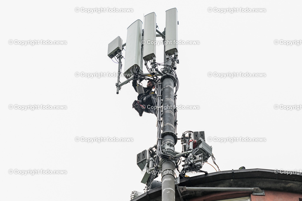 Mobilfunktechniker_ 19.04.2023-8 | 19.04.2023, Sattledt, AUT, Mobilfunk, Mobilfunktechniker, Handymast, im Bild Mobilfunk, Mobilfunktechniker, Handymast, Antennenanlage
