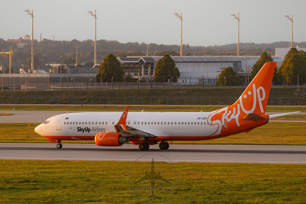 FT3822-B738-UR-SQP-MUC-HRG-20230929-1 | Browse breathtaking aviation photography and order high-quality prints from AviatoRay's gallery. Perfect for enthusiasts and collectors. - Realisiert mit Pictrs.com
