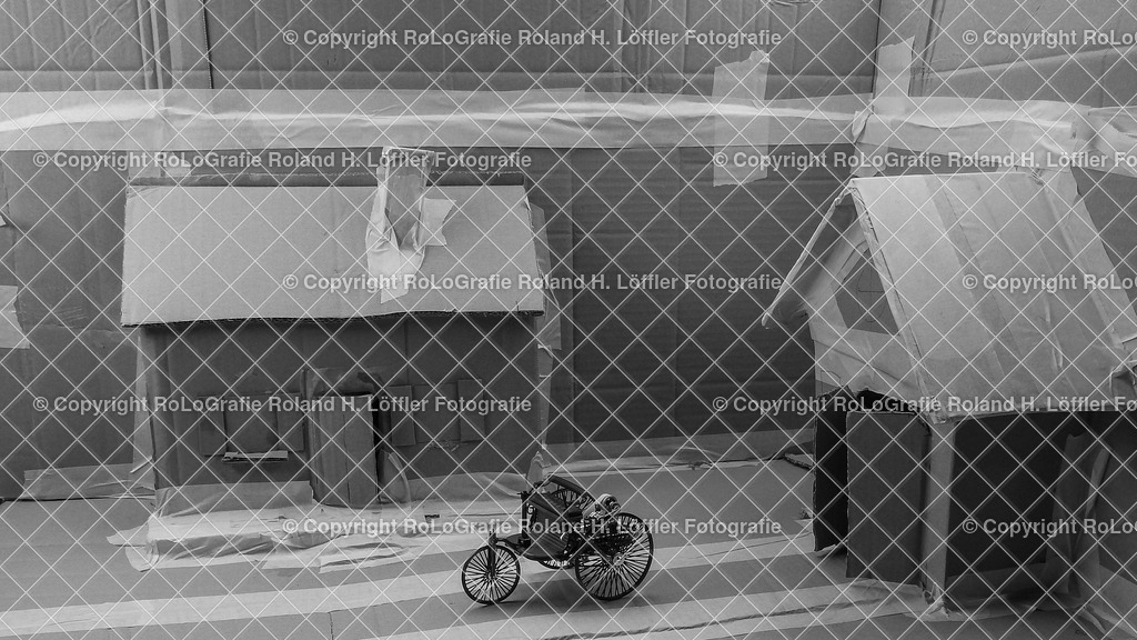 20241105_Modellandschaft mit Fahrzeugen SWoL-16 | Modellfahrzeug in Modellandschaft - Realisiert mit Pictrs.com