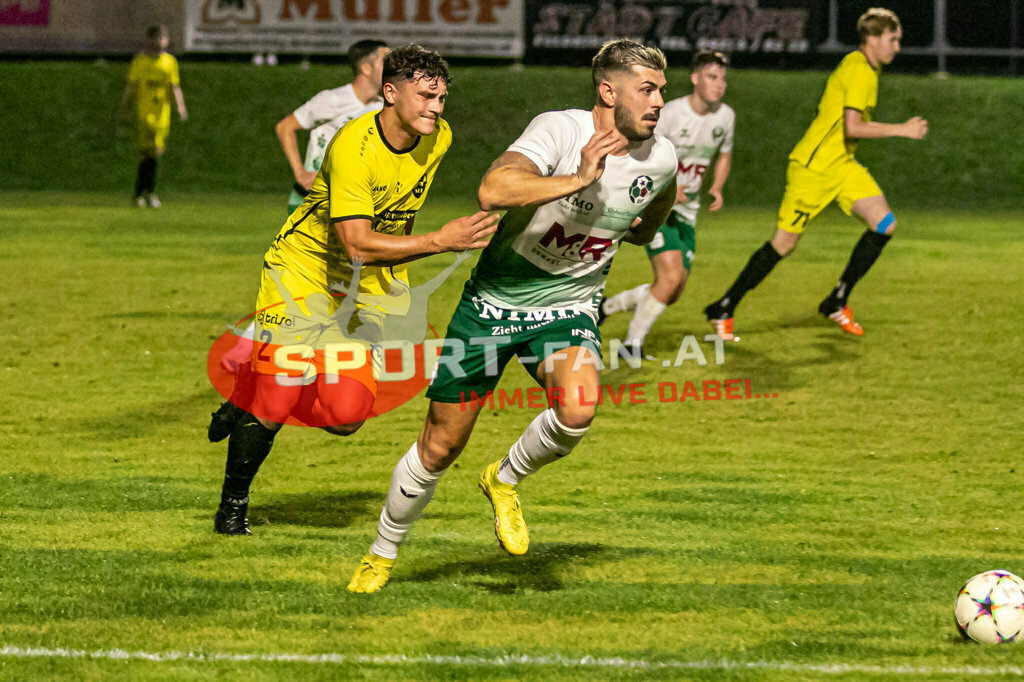 SV Feldkirchen - SC Launsdorf 2-1, Unterliga Ost | Raphael Regenfelder (SV Feldkirchen #23) Davor Ponjavic (SC Launsdorf #2) SV Feldkirchen - SC Launsdorf 2-1 am 23.08.2023 in Feldkirchen
(Modehaus NIMO Arena), Austria, (Photo by Ernst Krawagner sport-fan.at) - Realisiert mit Pictrs.com