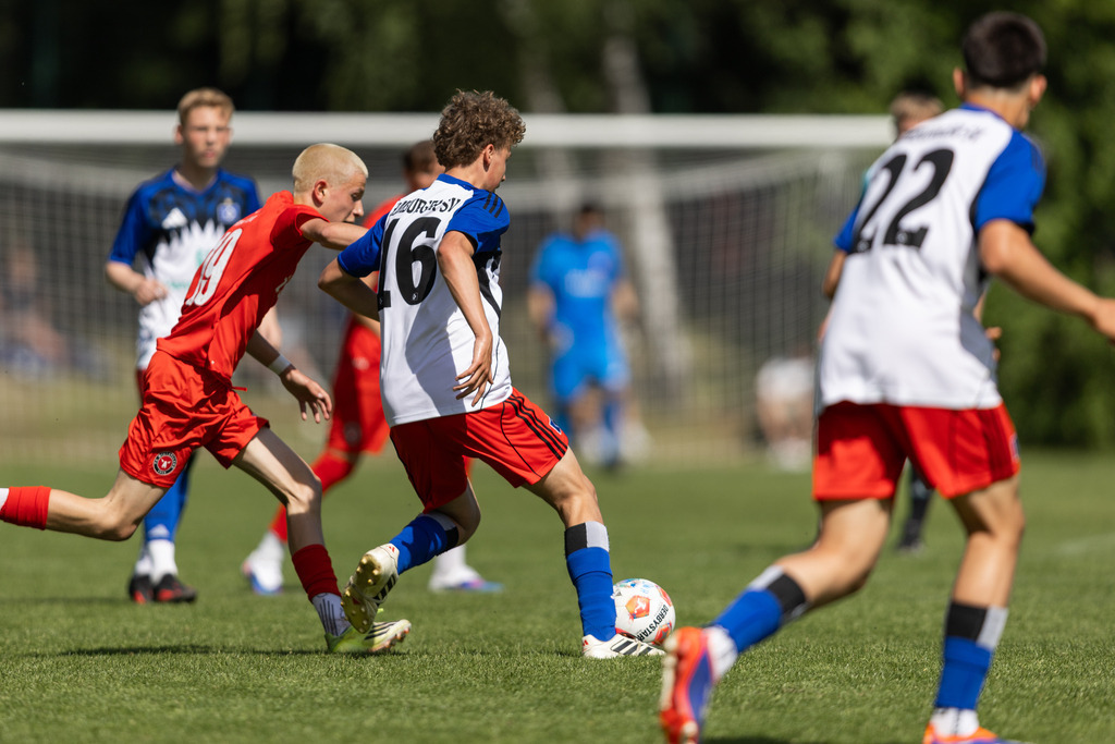 Fußball I Männer I 40. Pfingscup Hollage I 13177 | realhellocedii - Realisiert mit Pictrs.com