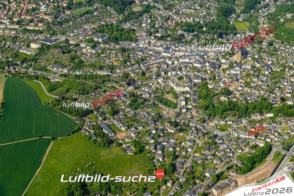 Das Luftbild der Stadt Schneeberg wurde 2022 vom Flugzeug heraus erstellt (keine Drohnen-Aufnahmen) Aufnahmehöhe ca.450 Meter- hohe Bildauflösung und Druck-Qualität. Garantiert!