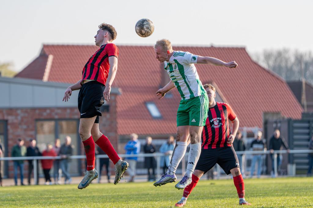 Fußball I Herren I Saison 2025-2026 I Bezirksliga Weser-Ems 4 I 24. Spieltag I TuS Lutten - TuS Frisia Goldenstedt I 13933 | jns.sportfotos - Realisiert mit Pictrs.com