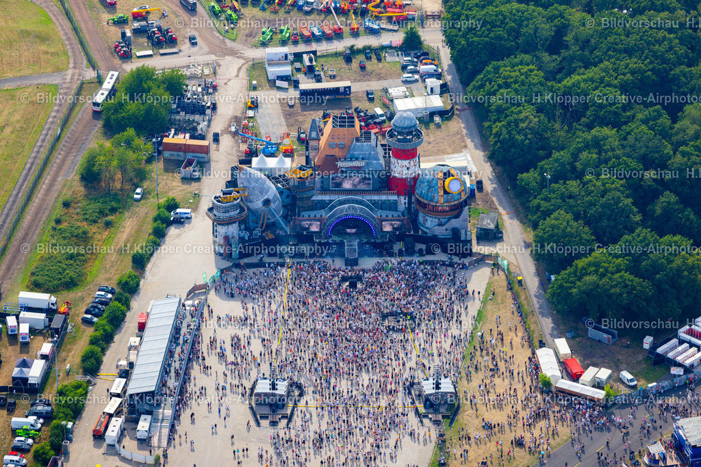 Luftbild Weeze-5276 | Luftaufnahme Gelände des " PAROOKAVILLE - Electronic Music Festival " 2025 in Weeze - Realisiert mit Pictrs.com