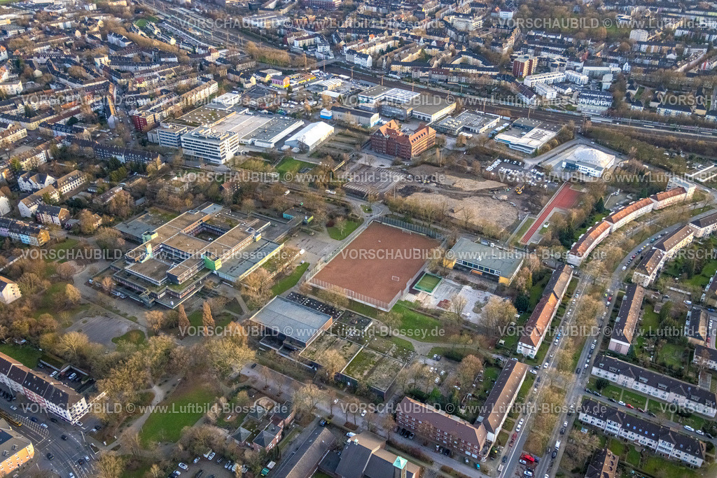Essen230101613 | Luftbild, Gesamtschule Bockmühle (GBM), Sportplatz, Schule an der Heinrich-Strunk-Straße, Altendorf, Essen, Ruhrgebiet, Nordrhein-Westfalen, Deutschland