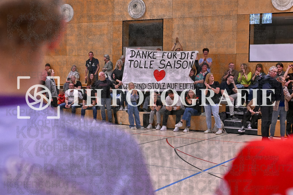 GER, SG Maulburg/Steinen - HB Kinzigtal, Handball, Suedbadenliga, 22. Spieltag, Saison 2023/2024, 27.04.2024 | Blick Richtung Banner von den Fans.

GER, SG Maulburg/Steinen - HB Kinzigtal, Handball, Suedbadenliga, 22. Spieltag, Saison 2023/2024, 27.04.2024

Foto: TH Fotografie/Thomas Hess