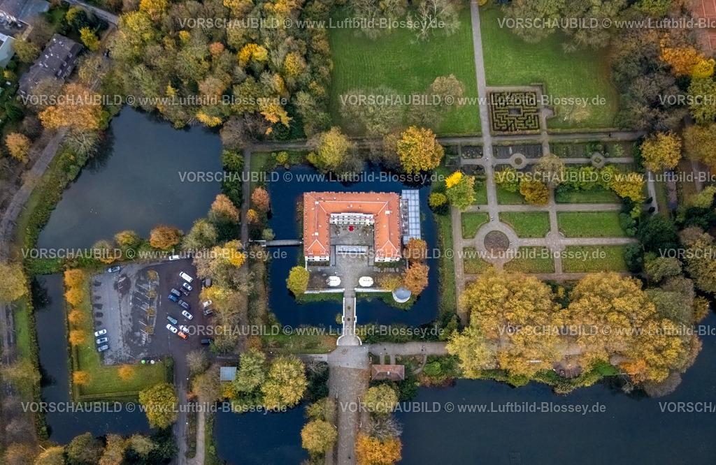 Gelsenkirchen231103251 | Luftbild, Wasserschloss Schloss Berge Hotel mit Restaurant und Schlosspark mit Gräfte, umgeben von herbstlichen Laubbäumen, Buer, Gelsenkirchen, Ruhrgebiet, Nordrhein-Westfalen, Deutschland