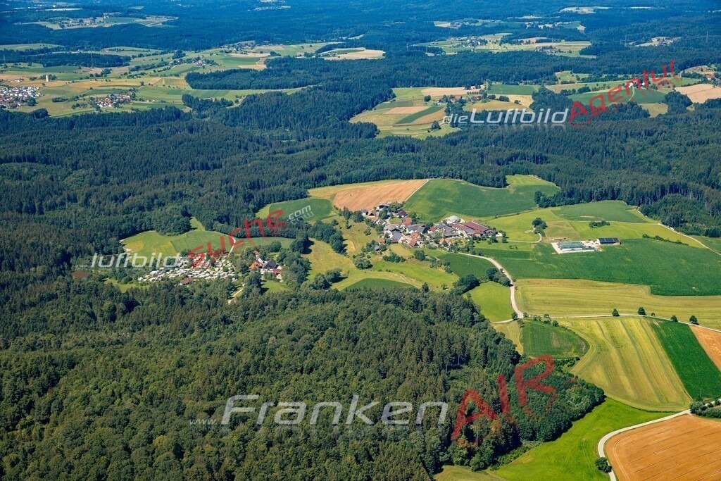 huetten-rosenberg-immobilien-foto-kaufen-2980-jahr-2024 | Das Luftbild zeigt : Hütten Rosenberg - Die Luftaufnahme wurde 2024 vom UL-Flugzeug aus erstellt ( keine Drohne ) - Hochauflösende Luftaufnahme - Für grossformatige Ausdrucke geeignet. Die Geschenkidee !Mit Lizenz und Bildrechte bestellbar