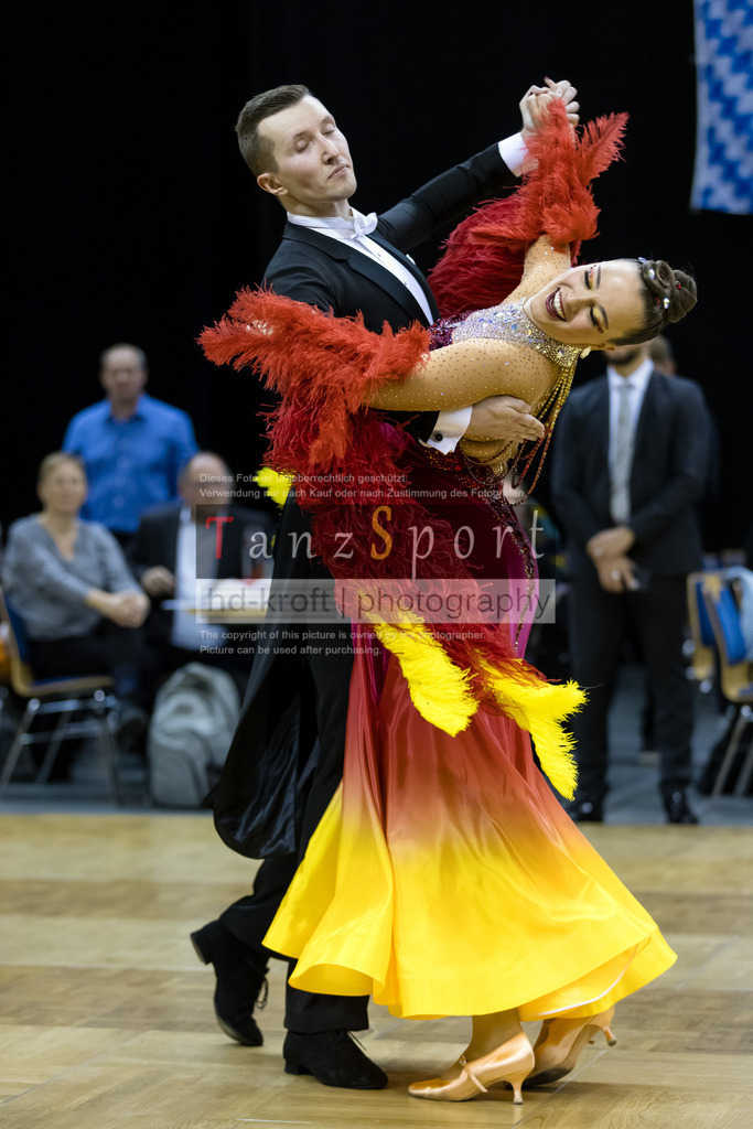 20241102_DC_HGR_Std_08743 | Tanzsportbilder, Standardtanz, Lateintanz, WDSF, DTV, LTVB, dancecomp, goc, hessen tanzt, blaues band der spree, walzer, tango, wiener walzer, slowfox, quickstepp, samba, rumba, cha-cha-cha, paso doble. jive, hd-kroft photography, turniertanzsport