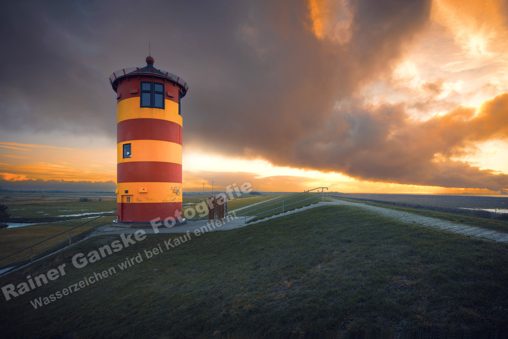 031 Pilsumer Leuchtturm - 19-01-2023 -R Ganske | Onlineshop mit Bildern von Stränden, Häfen und Meer. Leinwände, Poster, Kalender und andere Materialien erhältlich. Kommerzielle Lizenzen möglich.  - Realisiert mit Pictrs.com