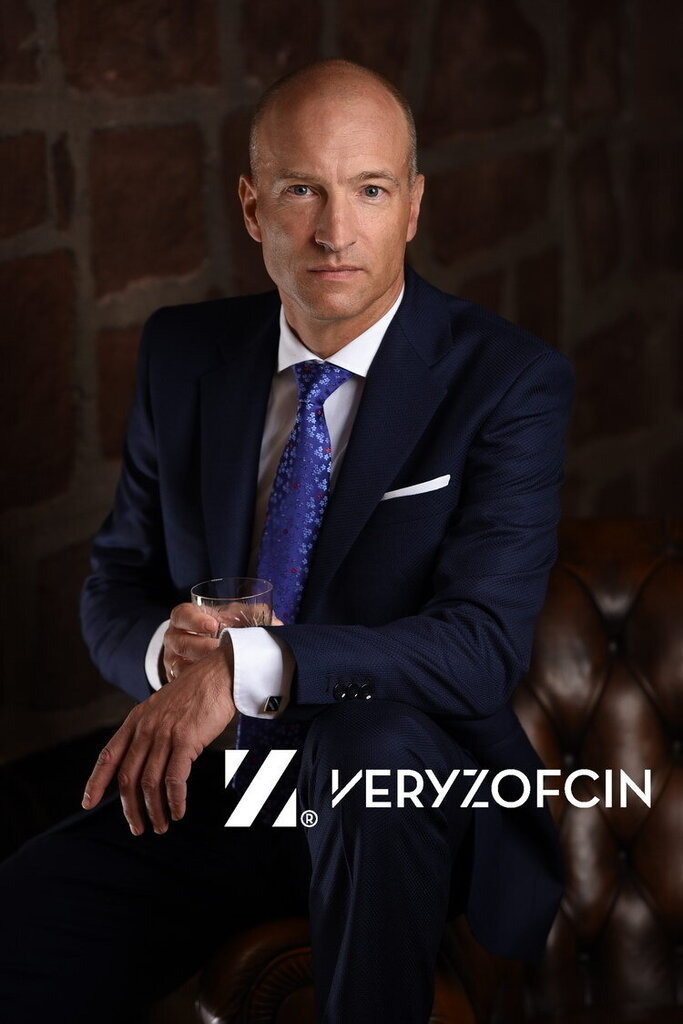 Arkadius_Fashion_020 | Mein Name ist Arkadius. Ich fotografiere Ihre Hochzeit in Frankfurt und im Umkreis von 200 km. Als Fotograf bin ich noch bekannt im Bereich Business- und Modefotografie.