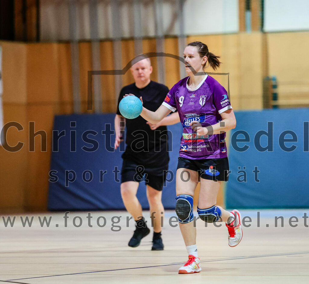 2023-12-09_039_SpVgg_Altenerding_gegen_HSG_Freising-Neufahrn | Erding, Deutschland, 09.12.2023:
Handball, Bezirksoberliga Frauen Altbayern 2023 / 2024, 9. Spieltag, SpVgg Altenerding gegen HSG Freising-Neufahrn, Endergebnis: 29:28

Julia Kranich (SpVgg Altenerding, #9)

Foto: Christian Riedel / fotografie-riedel.net