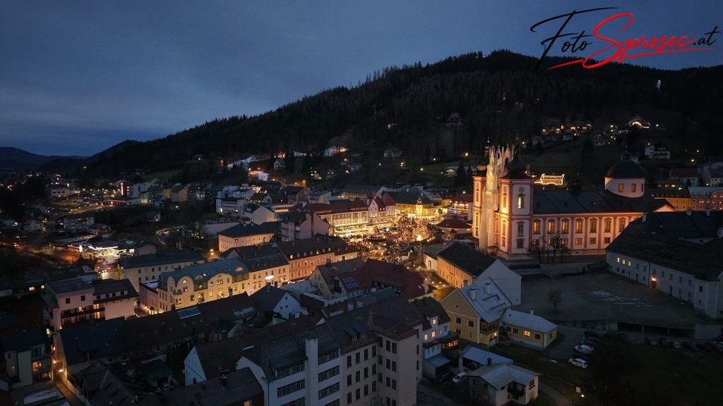 dji-basilika-advent (1) | Mit meiner Kamera halte ich besondere Augenblicke, faszinierende Landschaften und interessante Details fest. Dabei entstehen ganz unterschiedliche Aufnahmen – von stimmungsvollen Landschaftsfotografien und beeindruckenden Drohnenaufnahmen über Pressefotos - Realisiert mit Pictrs.com