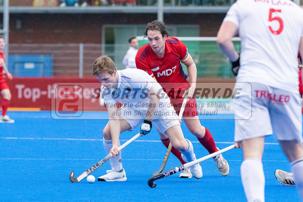 HK_20230422_107247 | 1. Bundesliga Herren Crefelder HTC - Düsseldorfer HC am 22.4.2023 Krefelder HTC ( CHTC ), Krefeld , Schütze Fabio ( Düsseldorfer HC #20 ) , Elias Friedrich ( Crefelder HTC #11 )