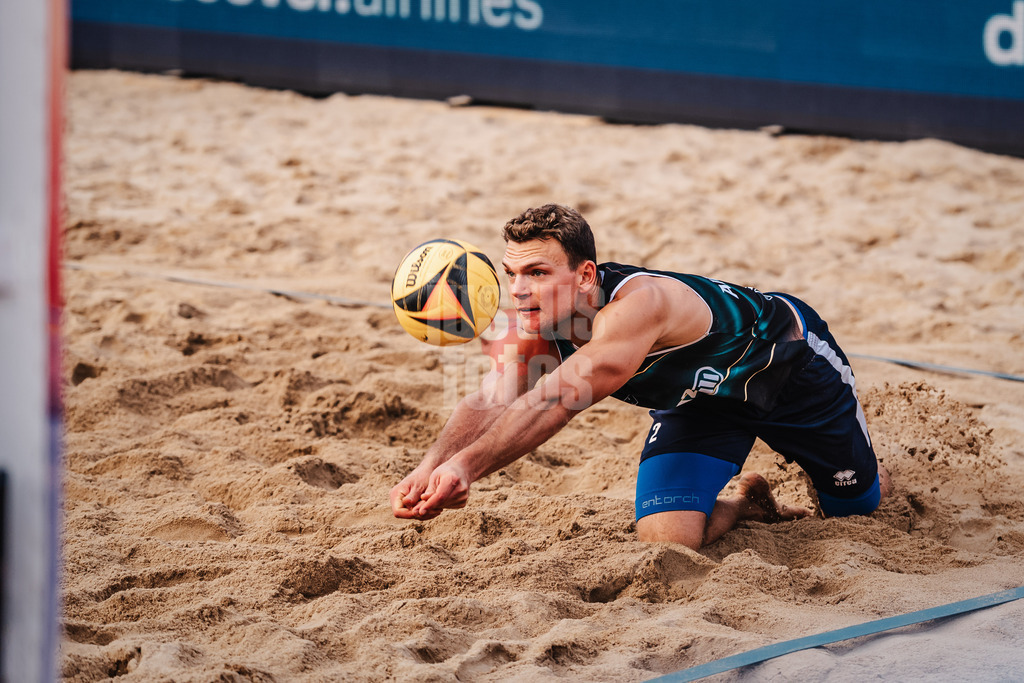 Beachvolleyball | Frauen | Allianz German Beach Tour 2025 | Tourstop Hamburg | 30.05.2025 | Daniel Kirchner bei der Annahme