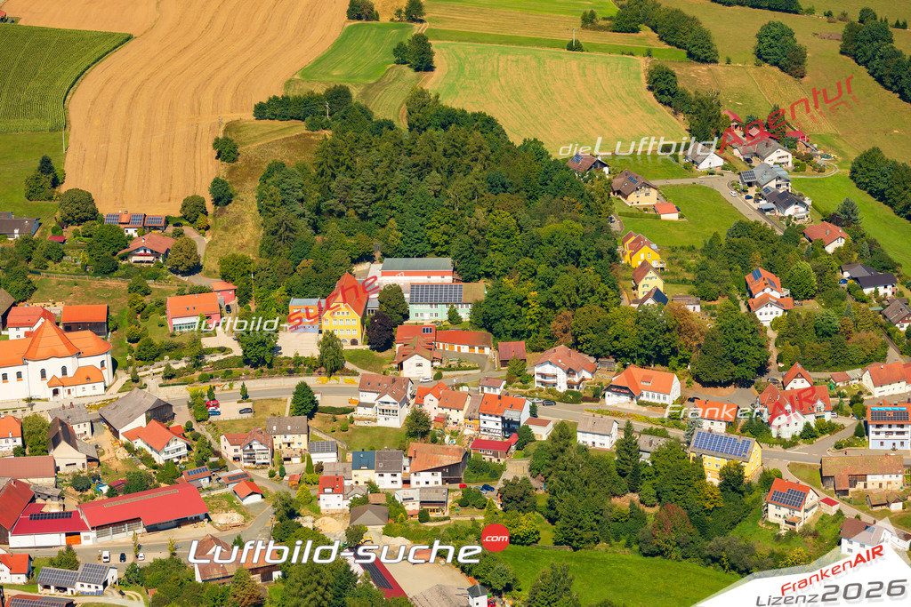 Luftaufnahme der Stadt Tiefenbach - Die Luftaufnahme wurde 2025 vom UL-Flugzeug heraus erstellt ( keine Drohne ) - Hochauflösende Luftaufnahme - für professionelle Ausdrucke geeignet. Die Geschenkidee !Mit Lizenz und Bildrechte bestellbar
