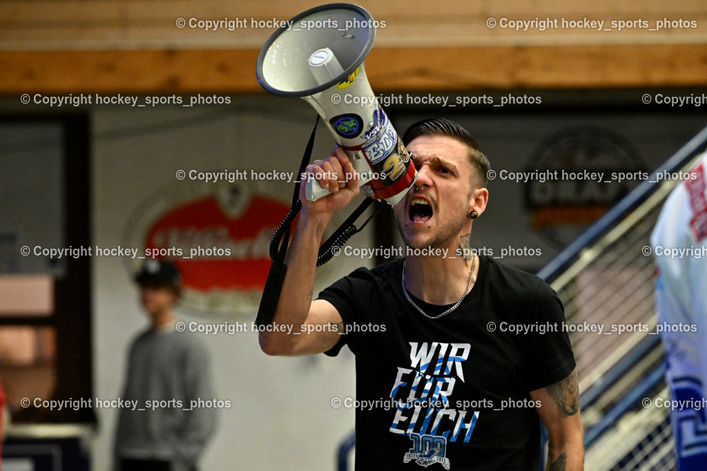 EC IDM Wärmepumpen VSV vs. Pioneers Vorarlberg | EC VSV Fan, Megaphone, EC IDM Wärmepumpen VSV vs. Pioneers Vorarlberg, EC IDM WÄRMEPUMPEN VSV vs. Pioneers Vorarlberg am 03.10.2025 in Villach (Stadthalle Villach), Austria, (Photo by Bernd Stefan)