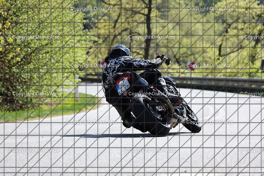 IMG_8412 | Fotograf am Kyffhäuser. Onkel Atze. Kyffhäuser Rennstrecke. Café36. Motorsportfotografie. - Realisiert mit Pictrs.com