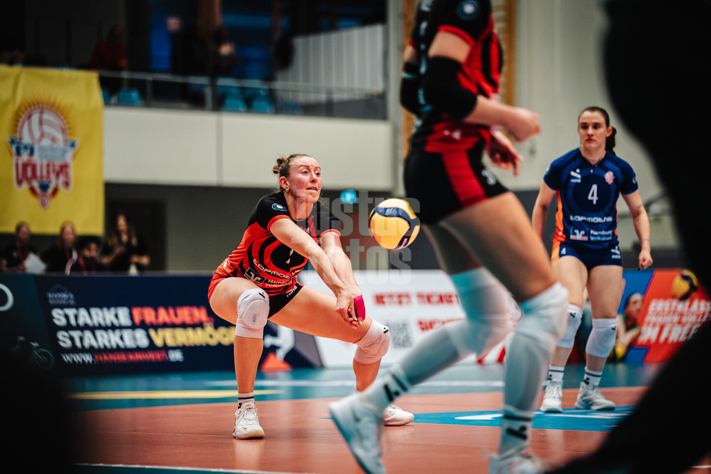 Volleyball | Frauen | Saison 2025/2026 | Volleyball Bundesliga | ETV Hamburger Volksbank Volleys vs. VC Wiesbaden | 14.03.2026 | Leonie Körtzinger (#7, ETV Hamburger Volksbank Volleys) nimmt den Ball an