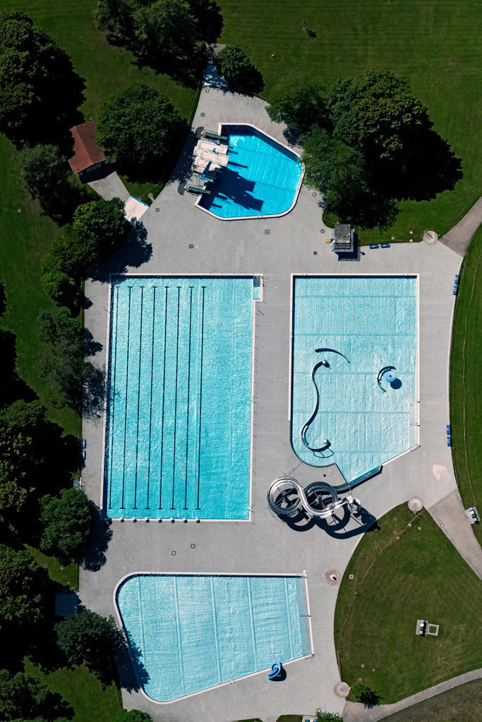 dr__0054773.jpg | MüNCHEN 12.06.2020 Schwimmbecken des Freibades " Michaelibad " in München im Bundesland Bayern, Deutschland. // Swimming pool of the " Michaelibad " in Munich in the state Bavaria, Germany. Foto: Daniel Reiter