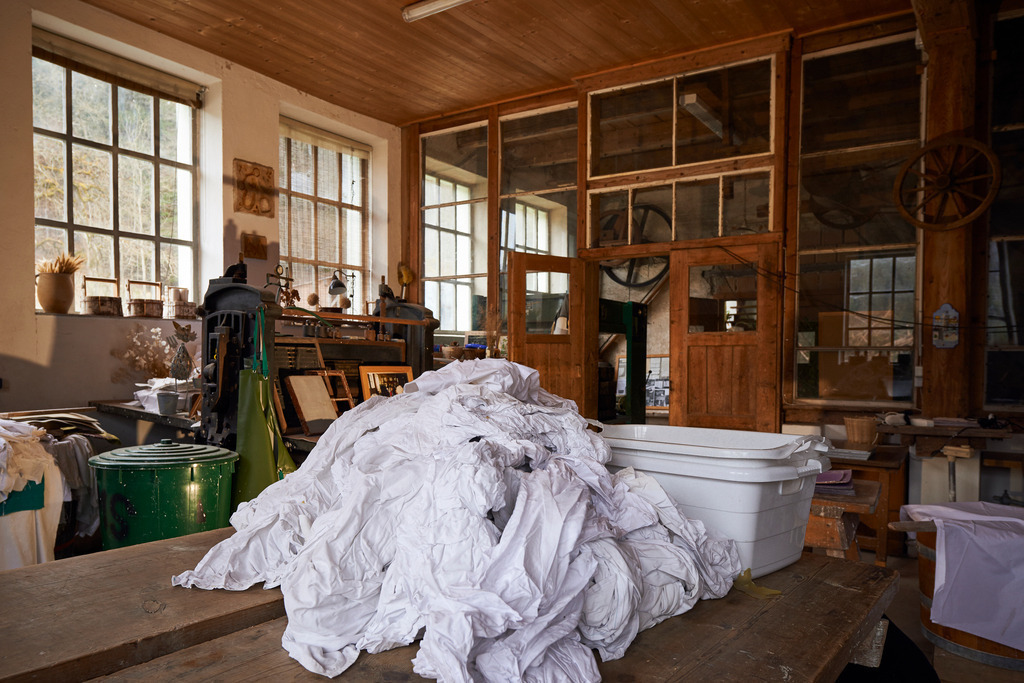 Papiermuehle Moerzinger  | Bad Großpertholz, Austria - April 01, 2016: Papiermuehle Moerzinger; das Rohmaterial zur Herstellung des Papiers in der Werkstatt. - Realisiert mit Pictrs.com