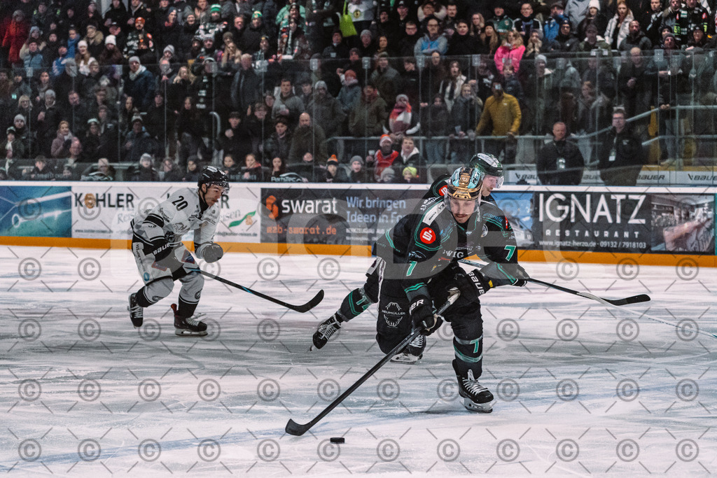 Alligators_vs_Passau_26_12_2025-018 | Höchstadt Alligators Fotogalerie: Eishockey-Action aus Franken. Professionelle Spielfotos, Portraits & Stadionbilder zum Download. Jetzt entdecken! - Realized with Pictrs.com