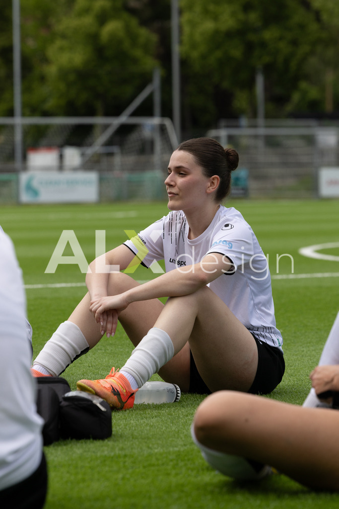 Fußball I Frauen I Saison 2025-2026 I Frauen 3. Liga | FVRZ Gruppe 2 | 18. Spieltag I Spielvereinigung Schaffhausen Damen 1 - Team Furttal Zürich I 17.05.2026 | Hochwertige Sportfotos kaufen & lizenzieren für Medien, Vereine, Agenturen & Sportler:innen. Entdecke professionelle Sportfotografie im Bildshop von Alexander Franzen. - Realisiert mit Pictrs.com
