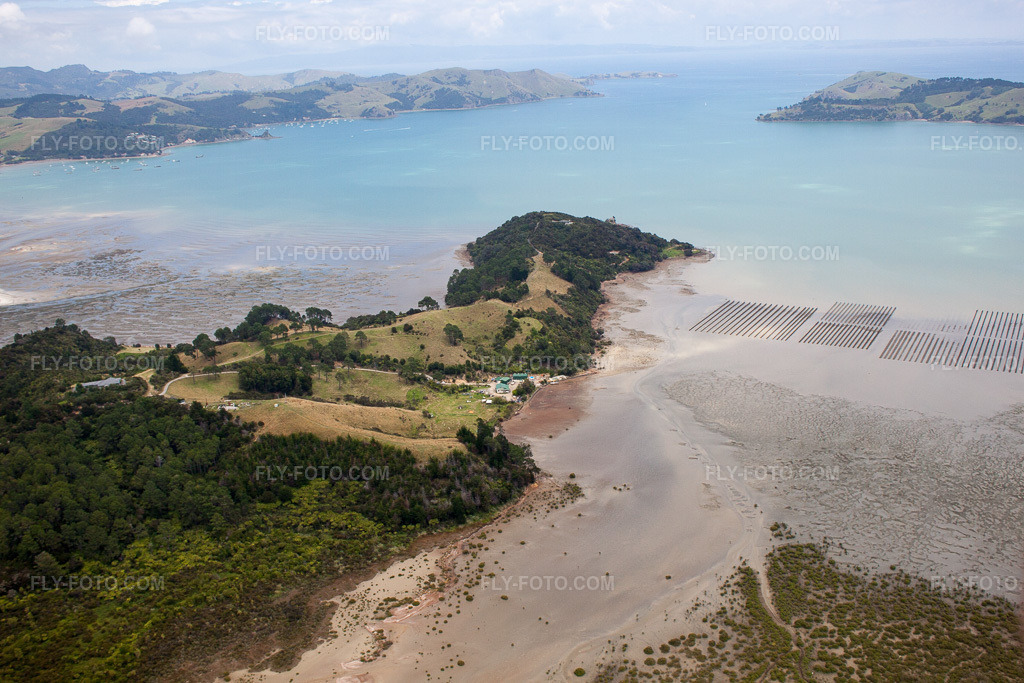 Aerial view: View of the town in Coromandel in the state Waikato, New Zealand. – Photo: IMG_55502.jpg taken on 01/12/2013 by Werner Riehm/FLY-FOTO.com – Resolution of the original: 4752 x 3168 px
