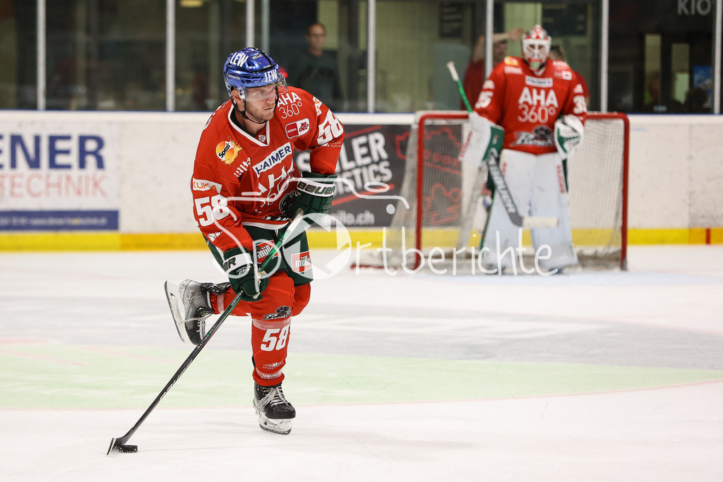 SC Rapperswil-Jona Lakers - Augsburger Panther | Maximilian RENNER (AEV #58) am Puck / Freisteller / Einzelfoto