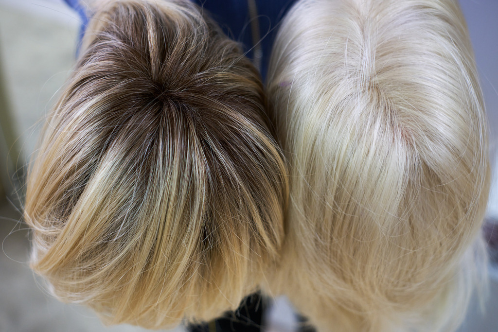 zwei verschiedene Perücken | WIen, Austria - February 02, 2023; Star Perückensalon GmbH.; zwei verschiedene Perücken. - Realisiert mit Pictrs.com