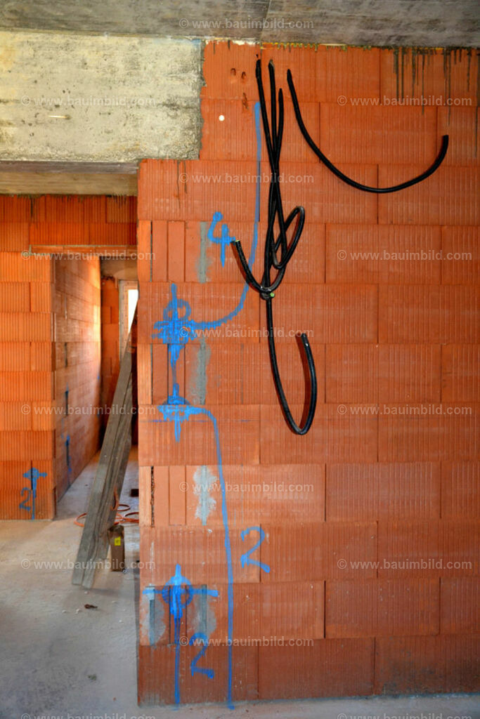bib-lg17-elektroinstallation-0095 | Nach LV-Leistungsgruppen sortierte Detailfotos über den Bau eines Hauses. Alle Hausbau-Bilder direkt vom Urheber und Autor der Website Haus-Selber-Bauen.com
