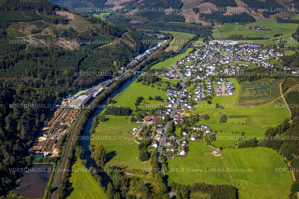Finnentrop230908489 | Luftbild, Ortsansicht und Gewerbegebiet mit Fluss Lenne, Rönkhausen, Finnentrop, Sauerland, Nordrhein-Westfalen, Deutschland