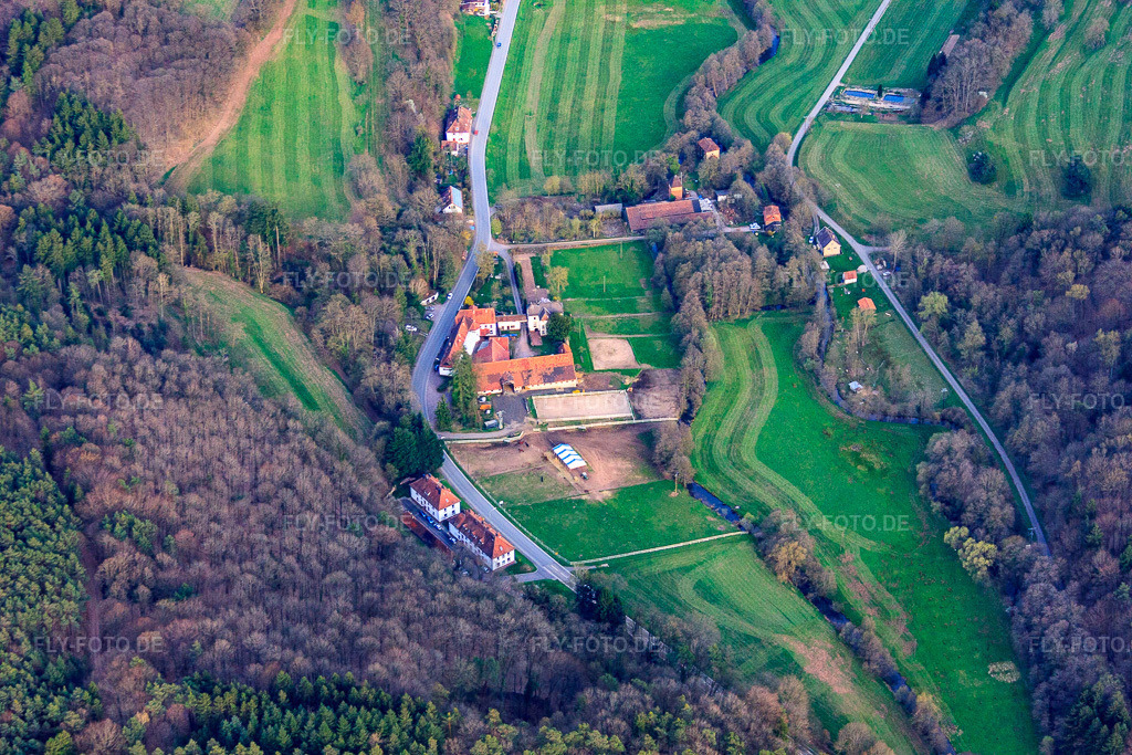 Luftbild: Landgasthof St. Germanshof im Ortsteil Sankt Germanshof in Bobenthal im Bundesland Rheinland-Pfalz in Deutschland. Foto: IMG_56562.jpg vom 17.04.2013 durch Werner Riehm/FLY-FOTO.deBiergarten | Hotel | Restaurant Sankt Germanshof | Rheinland-Pfalz