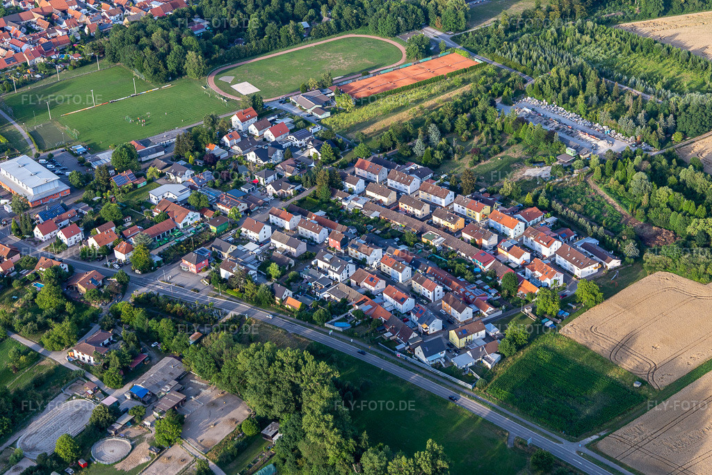 Luftbild: Lindenweg, Birkenweg im Ortsteil Liedolsheim in Dettenheim im Bundesland Baden-Württemberg in Deutschland. Foto: IMG_133427.jpg vom 12.07.2022 durch Werner Riehm/FLY-FOTO.deLogo der Hirsch & Wölfl GmbH