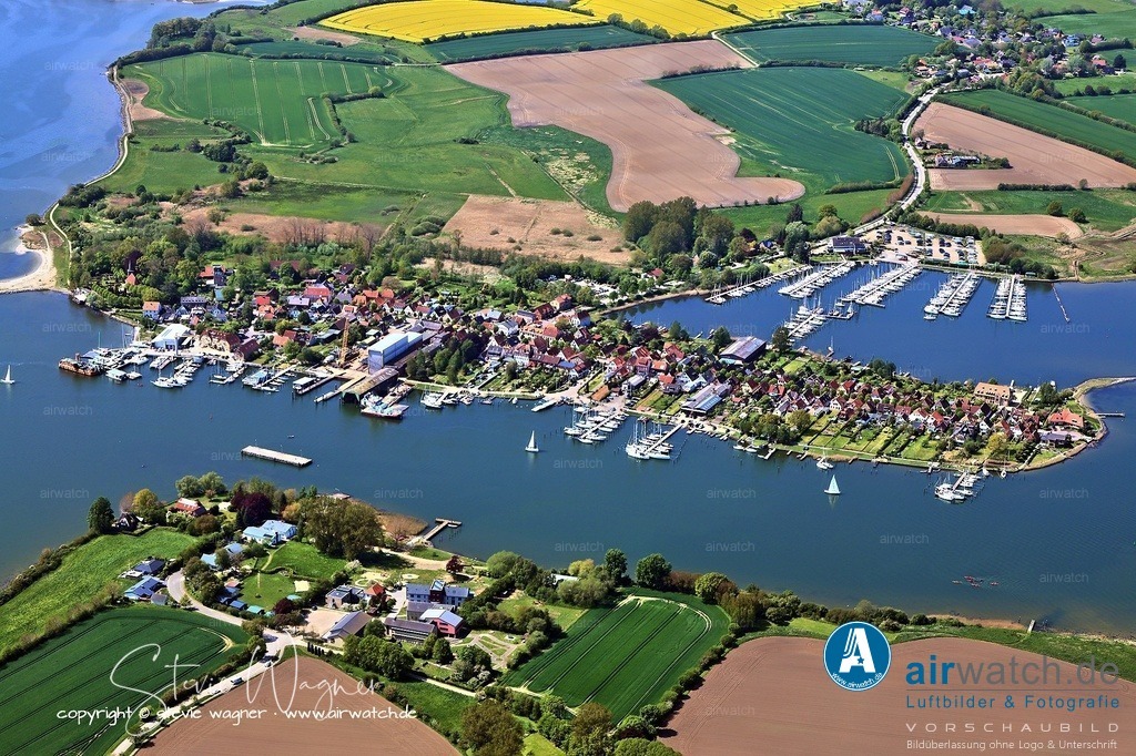 Luftbild Stadt Arnis - Der Status eines Fleckens blieb bis in das 20. Jahrhundert erhalten | Der Status eines Fleckens blieb bis in das 20. Jahrhundert erhalten. Nachdem 1927 Arnis der letzte verbliebene Flecken in der Provinz Schleswig-Holstein war, wurde er durch die nationalsozialistische Gebietsreform 1934 endgültig zur Stadt erklärt.