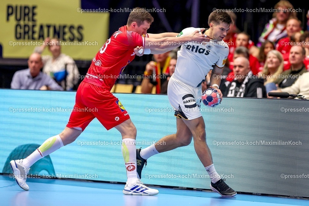 EHF15012602040 | 15.01.2026, Handball, Men's EHF EURO 2026, Deutschland - Östereich, Jyske Bank Boxen in Herning, Dänemark, Preliminary Round:  Renars Uscins (Germany #23) kämpf um den Ball 