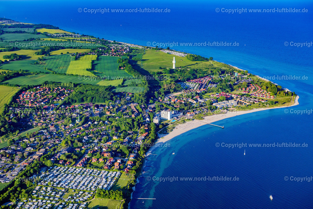 Pelzerhaken_ELS_8477030622 | NEUSTADT IN HOLSTEIN 03.06.2022 Ortsansicht an der Meeres-Küste der Ostsee in Pelzerhaken im Bundesland Schleswig-Holstein. // Townscape on the seacoast of Baltic Sea in Pelzerhaken in the state Schleswig-Holstein. Foto: Martin Elsen