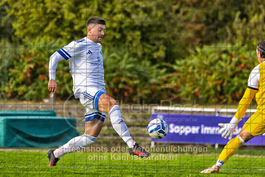 20261010_155908_0446-Bearbeitet_(c)_by_PhotoPeet | #,1.FC Eislingen (weiß) vs. TSV Bernhausen (lila), Fussball, Landesliga 2 - wfv, 11. Spieltag, Saison 2026/2027, Rasenplatz, Eichbachstation, Haldenstraße, 73054 Eislingen, 10.10.2026 - 15:30 Uhr,Foto: PhotoPeet / Sport- &amp; Eventfotografie / Peter Harich