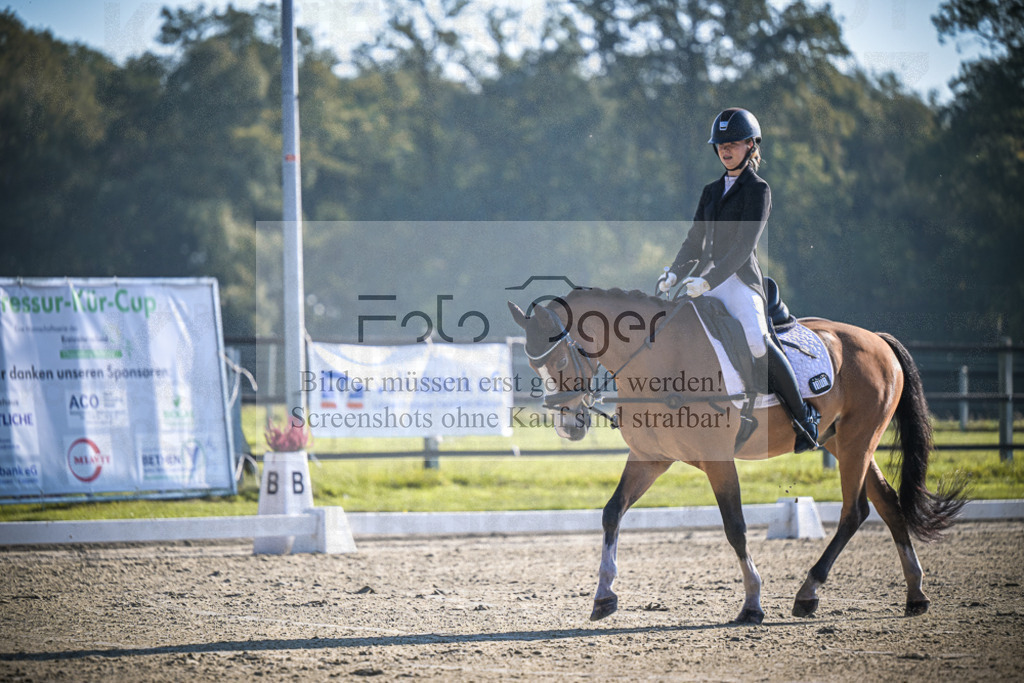 DOS_1260 | Entdecke hochwertige Reitturnierfotos von Foto Oger. Professionell, emotional und authentisch – jetzt Lieblingsmomente im Shop bestellen.Deutschlandweite Turnierfotografie. - Realisiert mit Pictrs.com