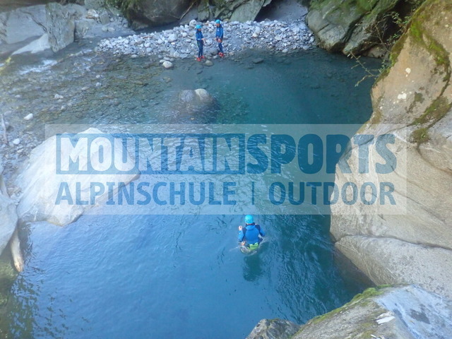PC020048 | Bestelle die Bilder deines Berg- oder Wasser-Abenteuers mit Mountain Sports bequem von zu Hause aus direkt über unseren Online Fotoshop von pictrs.com. - Realisiert mit Pictrs.com