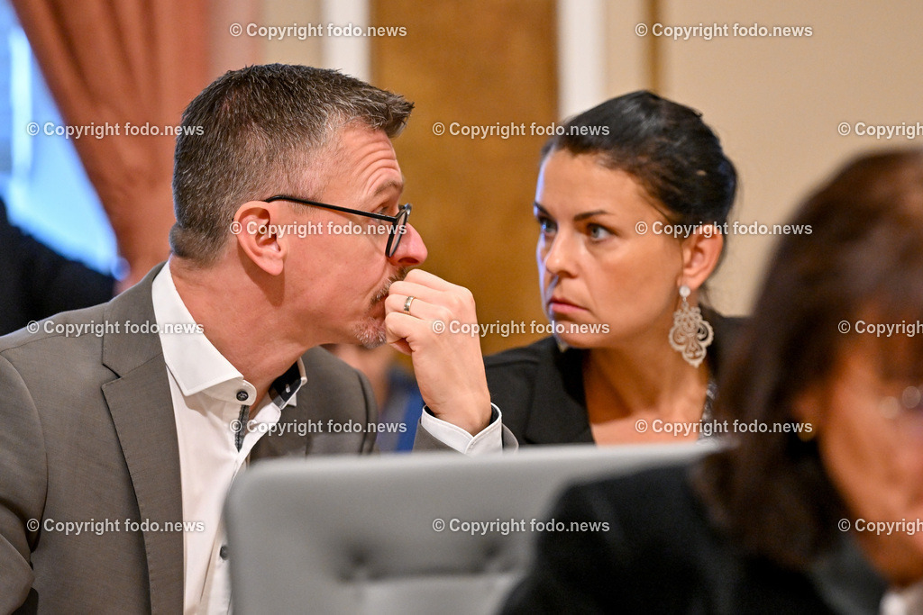 Landhaus Linz_ Promenade_ Landtagssitzung_ 24.10.2024-69 | 24.10.2024, Landhaus Linz AUT, Promenade, Landtagssitzung, im Bild Joachim Aigner (MFG, Bundesparteiobmann, LAbg.), Dagmar Haeusler (MFG, LAbg.)