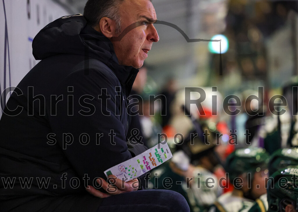 2025-12-23_086_TSV_Erding_gegen_Heilbronner_Falken | Erding, Deutschland, 23.12.2025:Eishockey, Oberliga Süd 2025 / 2026, 29. Spieltag, TSV Erding gegen Heilbronner Falken, Endergebnis: 5:4Teamchef Thomas Daffner (Erding Gladiators)Foto: Christian Riedel / fotografie-riedel.net