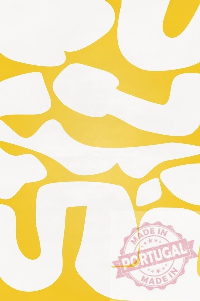 Abstract organic cut-out shapes on yellow background | Abstract simple organic white shapes creating a modern flowing pattern on a yellow gradient - Realisiert mit Pictrs.com