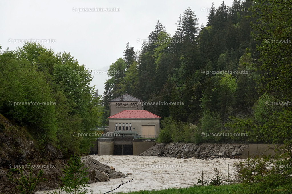 welltvi-Lechbruecke_B179-Pflach-Hochwasser-21052019-DSD01385 | Info aus dem Bezirk Reutte/Ausserfern Tirol sowie eine umfangreiche Bilddatenbank über die gesamte Region: Lechtal, Talkessel Reutte, Tannheimertal, Zwischentoren. Lech, Plansee, Zugspitze, Grenztunnel, B179, Fernpassstraße, Verkehr, Lawinen, Tradition, - Realisiert mit Pictrs.com