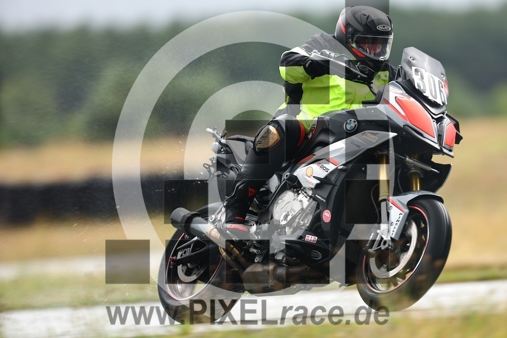 0306-20250713_00032 | Schöne Erinnerungen an spannende Momente - das festzuhalten ist unser Job. PIXELrace.de ist seit 2003 auf den Rennstrecken Europas unterwegs um die Action draußen beim Fahren und die wunderbare Stimmung imm Fahrerlager für euch einzufangen.