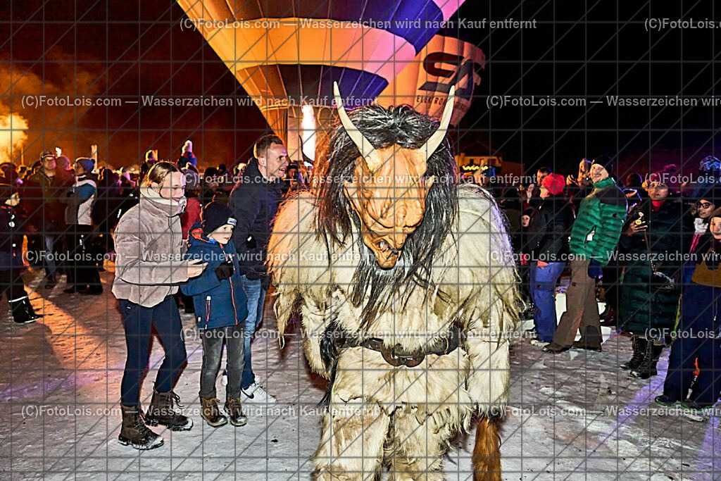 ALP8139_Nacht der Ballone_Oetscherteufeln | (C)FotoLois.com, Alois Spandl. NACHT DER BALLONE im Weitental vor der Ötscherlift-Talstation, Ballonsportclub Ötscherland & Ötscher Tourismusverband, Do 28. Dez. 2023.