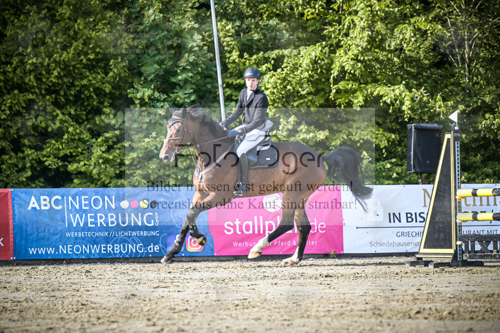 DOS_2700 | Entdecke hochwertige Reitturnierfotos von Foto Oger. Professionell, emotional und authentisch – jetzt Lieblingsmomente im Shop bestellen. - Realisiert mit Pictrs.com