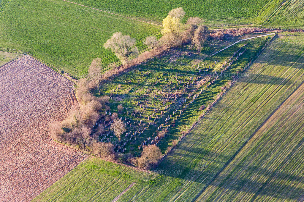 Aerial view: Old Jewish cemetery in Trimbach in the state Bas-Rhin, France. – Photo: IMG_097835.jpg taken on 03/27/2017 by Werner Riehm/FLY-FOTO.com – Resolution of the original: 5203 x 3469 px